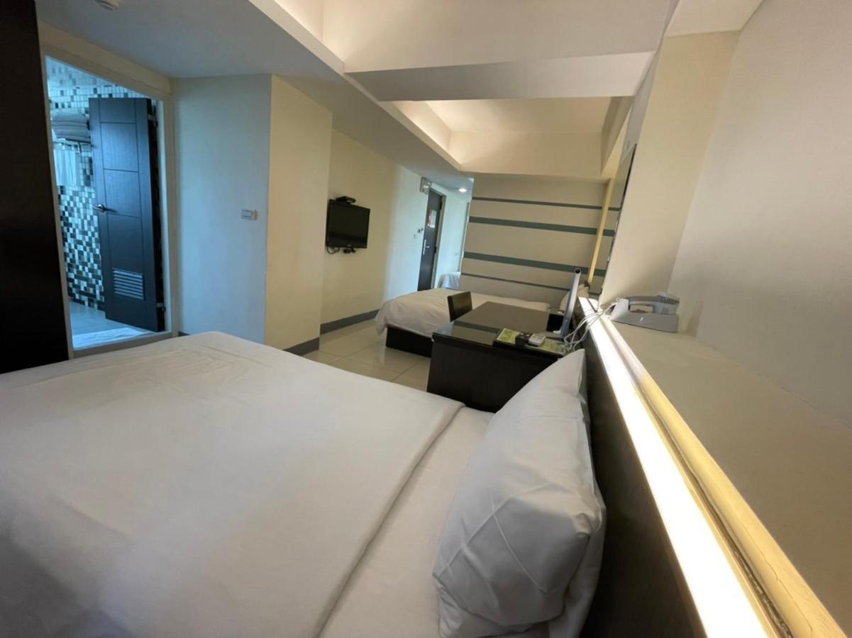 Kiwi Express Hotel - Kaohsiung Station Dış mekan fotoğraf