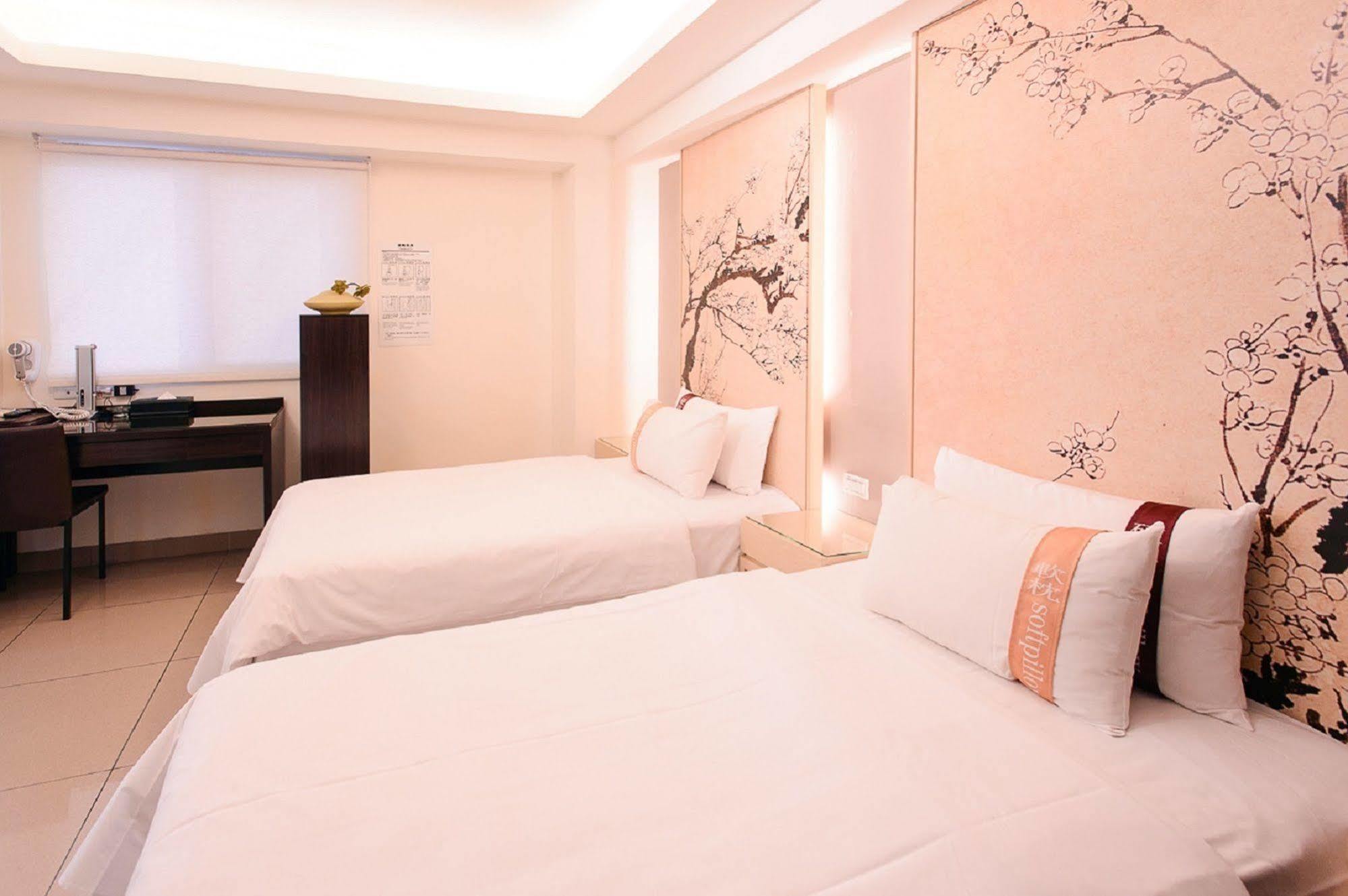 Kiwi Express Hotel - Kaohsiung Station Dış mekan fotoğraf