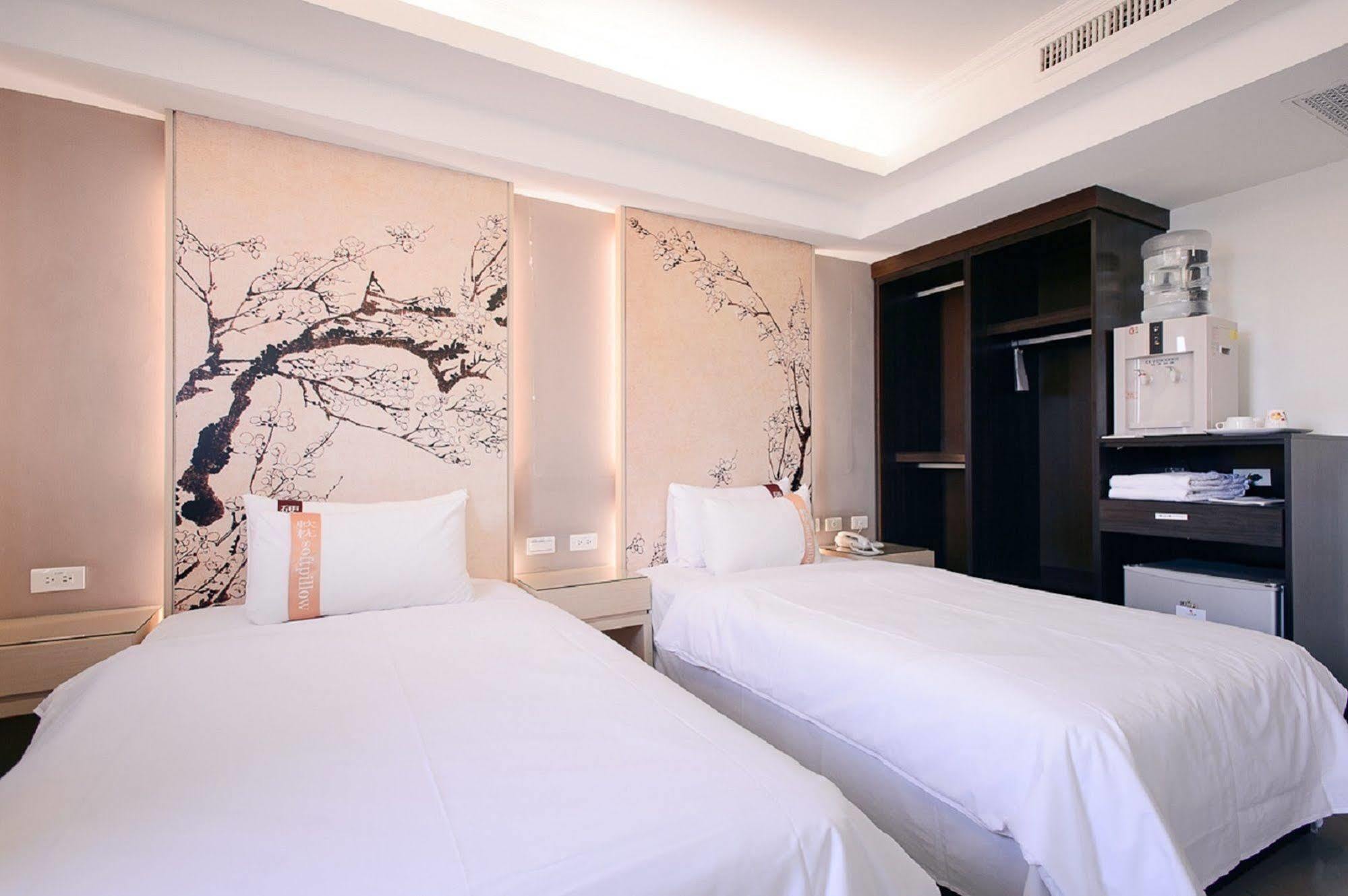 Kiwi Express Hotel - Kaohsiung Station Dış mekan fotoğraf