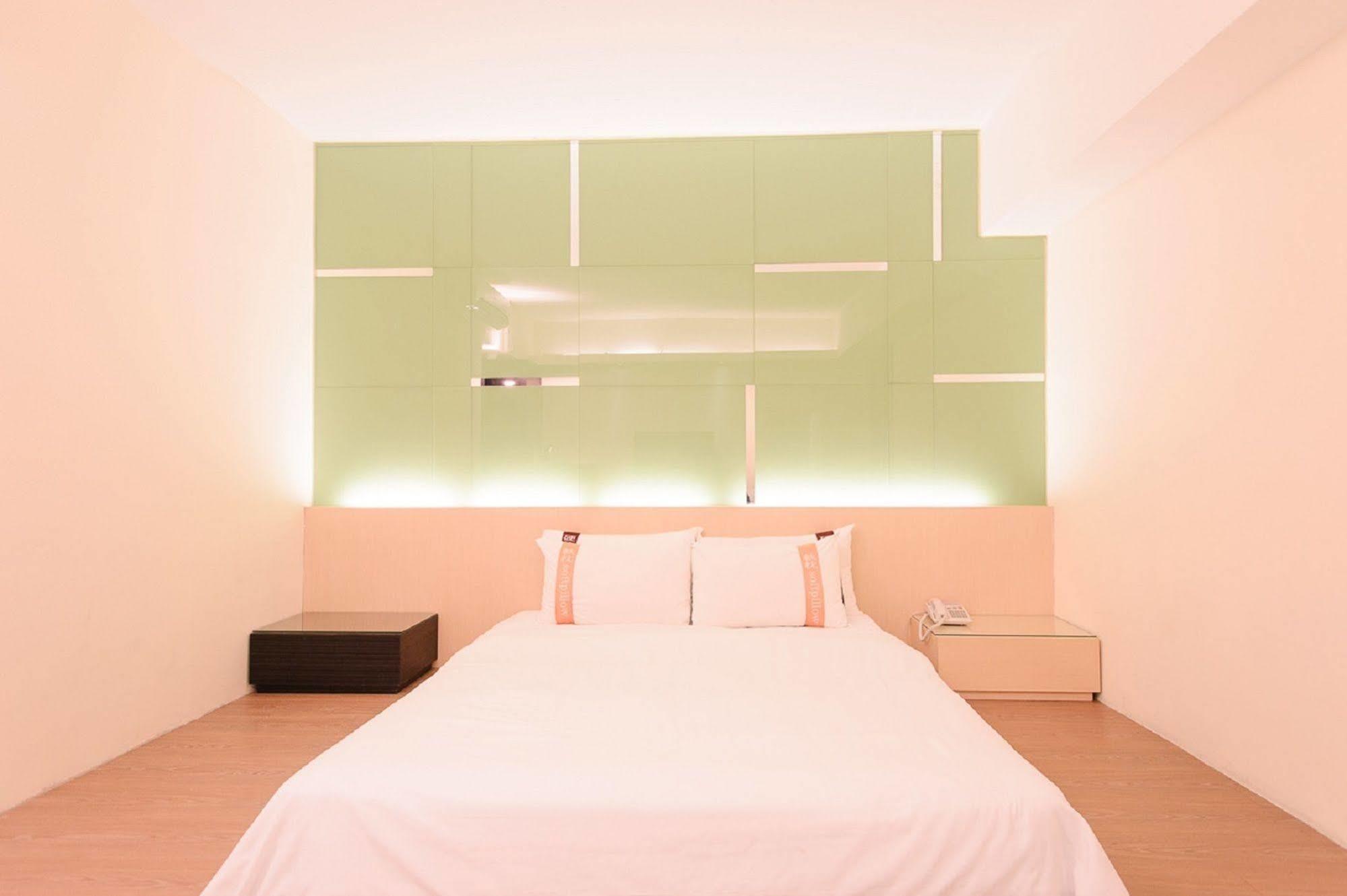 Kiwi Express Hotel - Kaohsiung Station Dış mekan fotoğraf