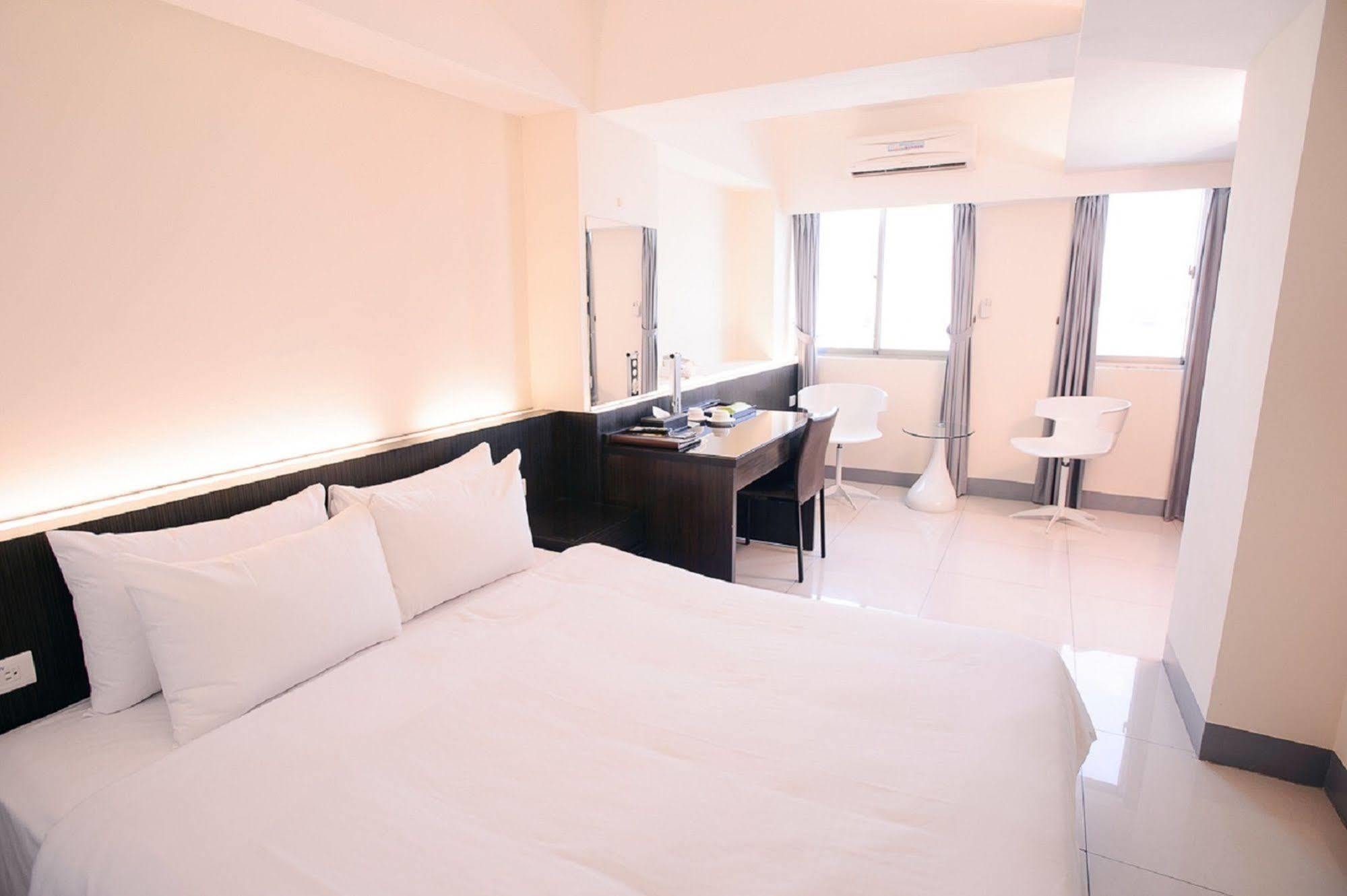 Kiwi Express Hotel - Kaohsiung Station Dış mekan fotoğraf